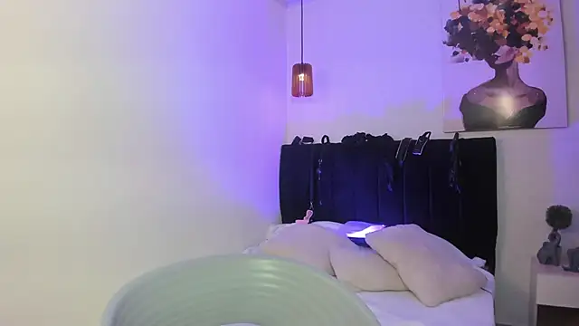 elisabethflores online show from October 2025 01:56:01 PM