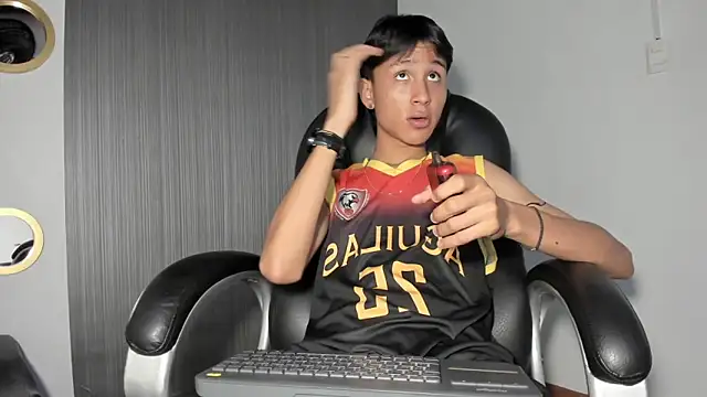 Snapshot of Daddy_Darcks chatting on September 2025 09:15:02 PM Daddy Darcks online show from September 2025 09:15:02 PM