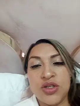 Maiyajoness online show from November 2025 03:51:02 AM