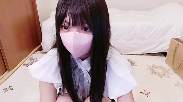 Snapshot of MoMo-chi chatting on September 2025 12:18:01 PM MoMo-chi online show from September 2025 12:18:01 PM