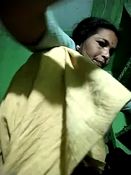 Snapshot of Hot_Kajal5 chatting on October 2025 11:06:02 PM Hot Kajal5 online show from October 2025 11:06:02 PM