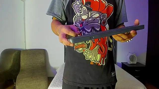 wyatt 3 online show from October 2025 11:53:02 AM