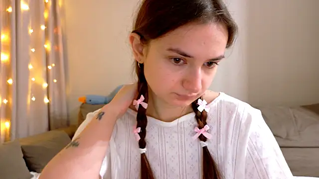 Lelia Vibe online show from November 2025 03:17:01 AM