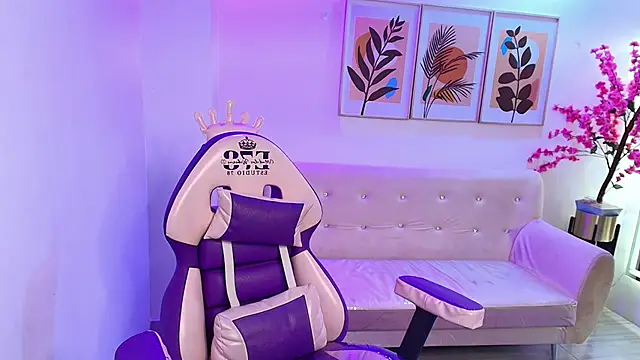 Anie johnson online show from September 2025 07:03:02 AM