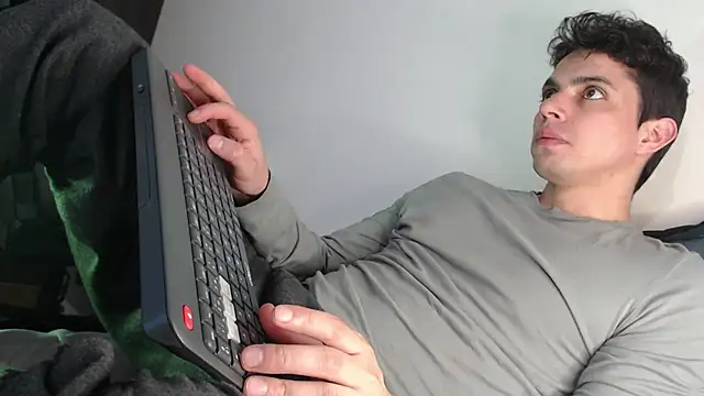 yourfavoriteboy   online show from January 2026 09:07:02 PM