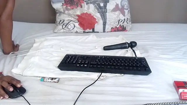 Snapshot of TALLHORNYBEAR chatting on October 2025 08:54:02 AM TALLHORNYBEAR online show from October 2025 08:54:02 AM