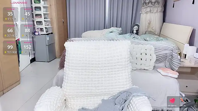 Snapshot of Y2Luvk chatting on October 2025 01:24:01 AM Y2Luvk online show from October 2025 01:24:01 AM