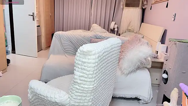 Snapshot of Y2Luvk chatting on October 2025 09:28:02 PM Y2Luvk online show from October 2025 09:28:02 PM