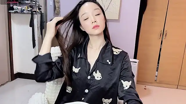 Snapshot of Y2Luvk chatting on November 2025 09:25:02 PM Y2Luvk online show from November 2025 09:25:02 PM