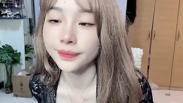 Y2Luvk online show from February 2026 06:33:02 PM