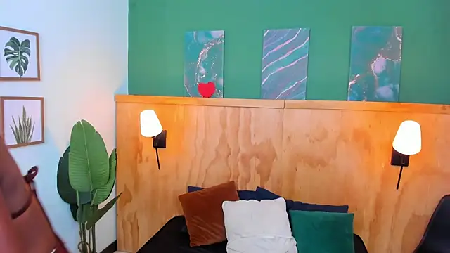 halleylorens online show from October 2025 07:12:02 PM