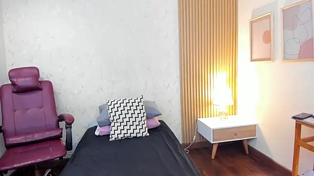 halleylorens online show from November 2025 07:47:01 PM