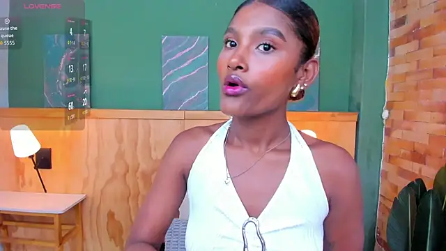 halleylorens online show from February 2026 07:10:01 PM