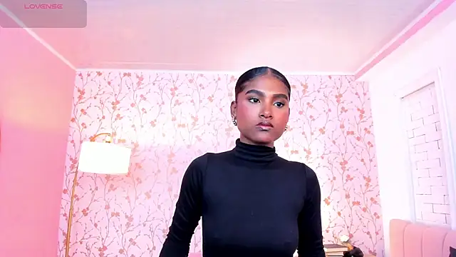 halleylorens online show from June 2026 07:01:01 PM