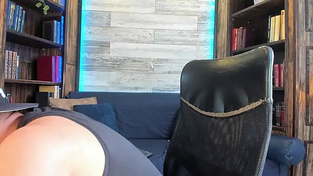 Donovan Desmond online show from October 2025 07:47:02 PM