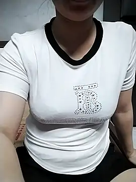 Snapshot of Mie_rose chatting on October 2025 01:34:02 PM Mie rose online show from October 2025 01:34:02 PM