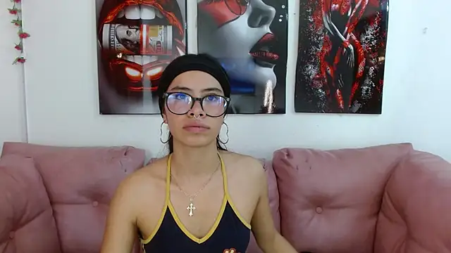 Miahotcs1 online show from May 2026 04:44:02 PM