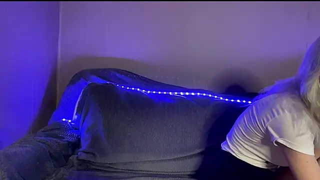 snowy lisa online show from February 2026 01:16:01 PM