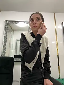 EllyLynn online show from March 2026 06:48:01 PM