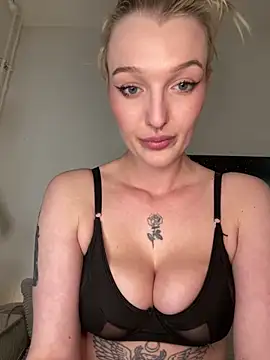 lovecassyrose online show from April 2026 01:24:02 PM