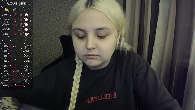 Snapshot of vendymories chatting on September 2025 01:32:02 AM vendymories online show from September 2025 01:32:02 AM