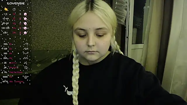 Snapshot of vendymories chatting on October 2025 08:52:02 PM vendymories online show from October 2025 08:52:02 PM