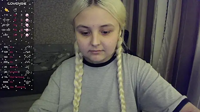 Snapshot of vendymories chatting on October 2025 11:38:02 PM vendymories online show from October 2025 11:38:02 PM