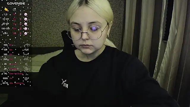 Snapshot of vendymories chatting on October 2025 03:20:02 AM vendymories online show from October 2025 03:20:02 AM