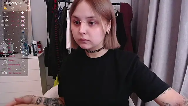 Snapshot of vendymories chatting on February 2026 04:11:02 PM vendymories online show from February 2026 04:11:02 PM