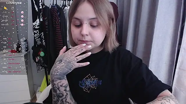 Snapshot of vendymories chatting on February 2026 08:15:01 PM vendymories online show from February 2026 08:15:01 PM