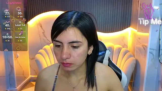 Eilyn love b online show from October 2025 01:07:01 PM