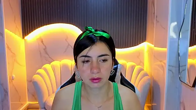 Eilyn love b online show from October 2025 12:50:01 PM