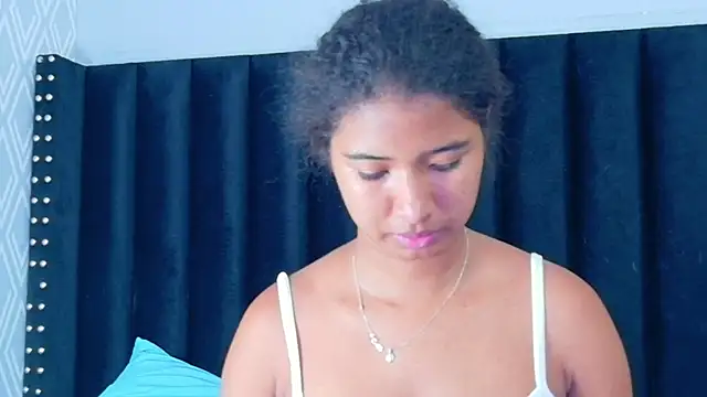 shyblacksweetiee online show from April 2026 07:33:02 PM