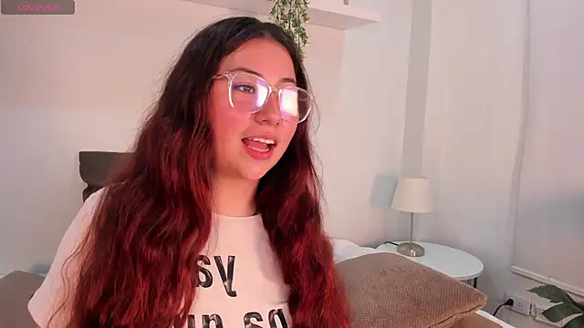 Nicolle Evanss  online show from April 2026 04:15:02 AM
