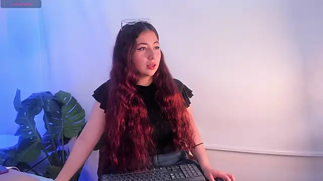 Nicolle Evanss  online show from April 2026 03:57:02 AM