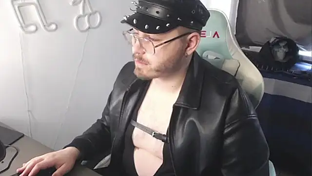 Snapshot of FabianKinky chatting on October 2025 10:03:02 AM FabianKinky online show from October 2025 10:03:02 AM