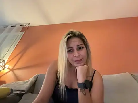 Snapshot of minettedusud chatting on September 2025 10:17:02 AM minettedusud online show from September 2025 10:17:02 AM