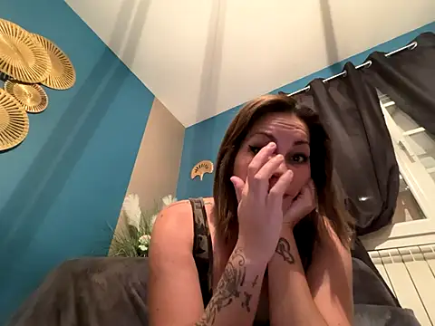 minettedusud online show from December 2025 01:09:02 PM