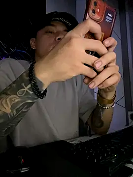 Snapshot of AlphaMasterXxx chatting on September 2025 01:10:01 PM AlphaMasterXxx online show from September 2025 01:10:01 PM