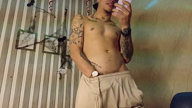 Snapshot of AlphaMasterXxx chatting on October 2025 08:59:01 AM AlphaMasterXxx online show from October 2025 08:59:01 AM