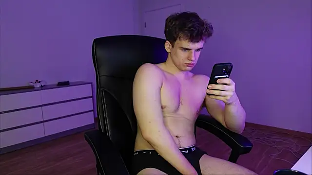 Snapshot of Ricky_Becko chatting on November 2025 04:18:02 PM Ricky Becko online show from November 2025 04:18:02 PM