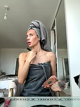 MilaRenee online show from October 2025 09:28:01 AM