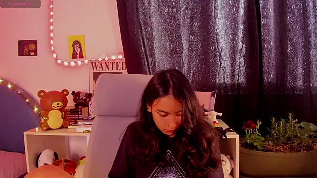 namiiwhite online show from September 2025 04:34:02 PM