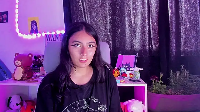 namiiwhite online show from October 2025 06:06:01 PM