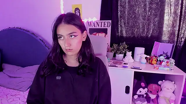 namiiwhite online show from October 2025 07:45:02 PM