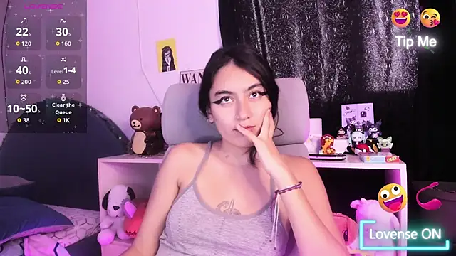 namiiwhite online show from November 2025 01:22:02 PM