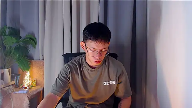 Snapshot of pinkcock_froi2305 chatting on October 2025 01:03:02 AM pinkcock froi2305 online show from October 2025 01:03:02 AM