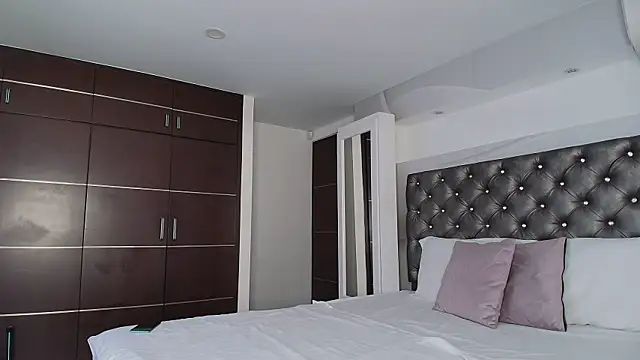 Valentiinoss online show from June 2026 08:52:02 PM