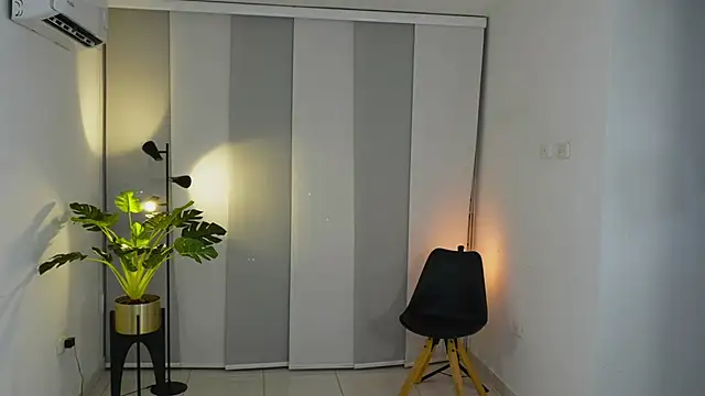 Snapshot of Timmyshy_ chatting on October 2025 10:52:02 PM Timmyshy online show from October 2025 10:52:02 PM