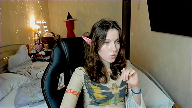 Agata in Wonderland online show from October 2025 07:35:02 PM